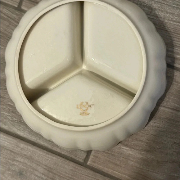 Lenox Divided Candy Serving Condiment Dish 8" Round USA gold
Rim - Picture 2 of 2